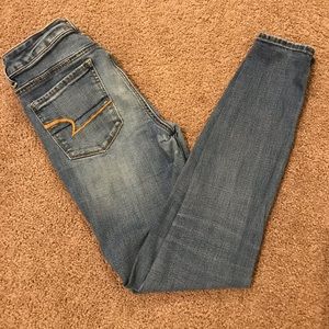 American Eagle light wash skinny jeans